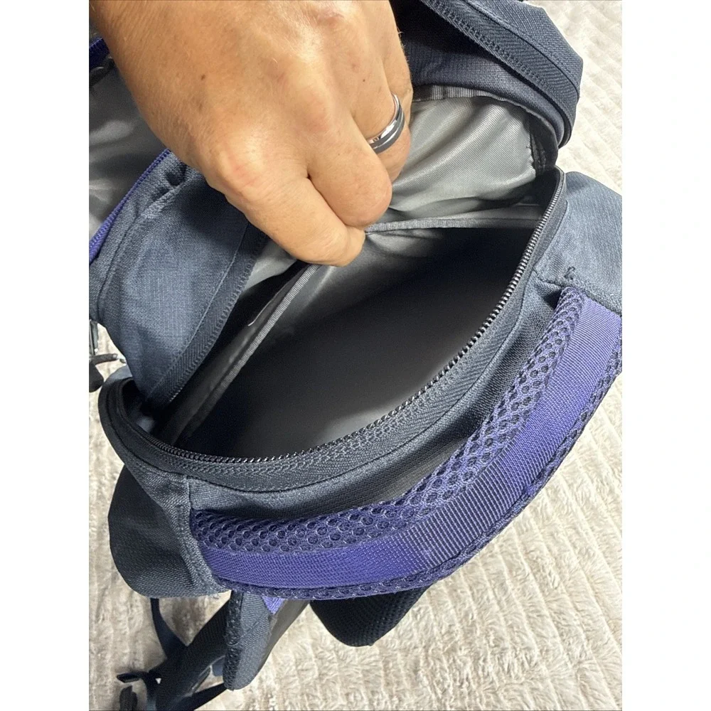 North Face Jester Backpack Blue 3 Space Padded Hiking School Excellent Very Nice
